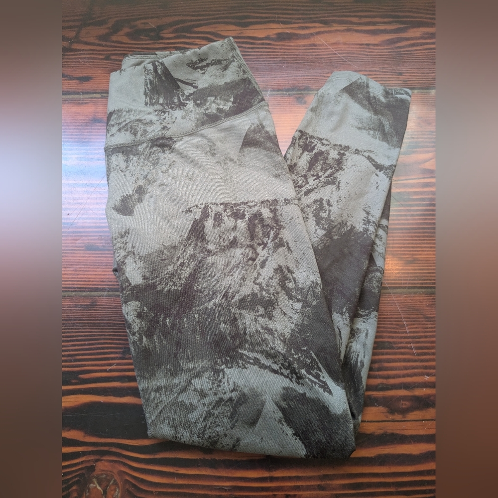 The North Face Black and Gray/Green Leggings Size L